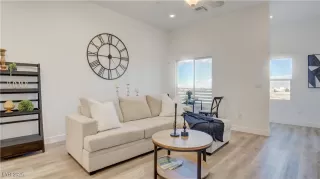 Photo #3: 2729637 Listing
