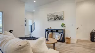 Photo #4: 2729637 Listing