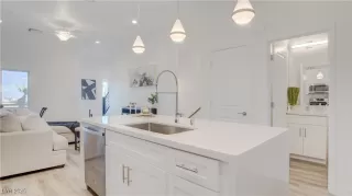 Photo #5: 2729637 Listing