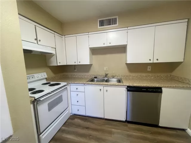 MLS: 2729676 Condo For Sale