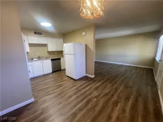 Photo #2: 2729676 Listing 