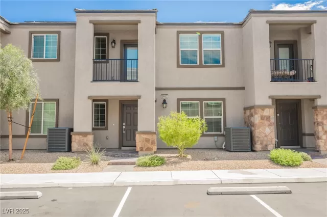 MLS: 2729686 Condo For Sale