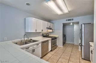 Photo #5: 2729705 Listing 