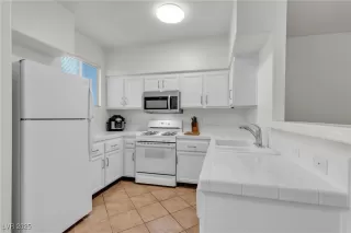 Photo #6: 2729724 Listing 