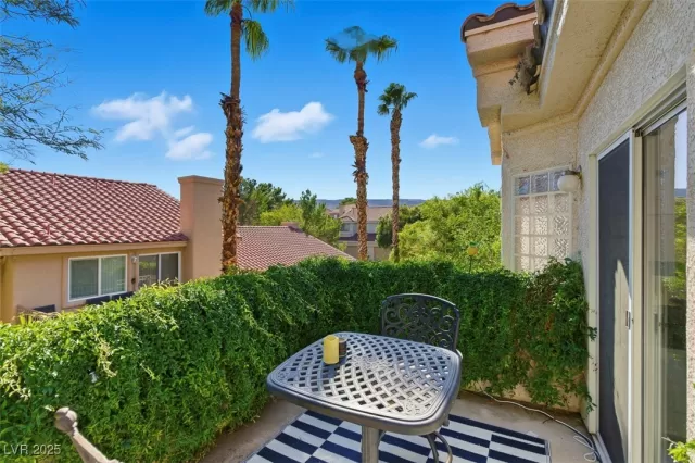 MLS: 2729727 Condo For Sale