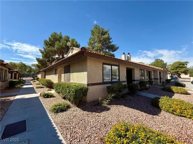 MLS: 2729731 Condo For Sale