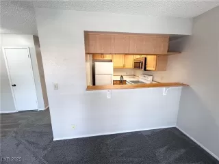 Photo #2: 2729731 Listing 