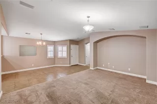 Photo #5: 2729733 Listing