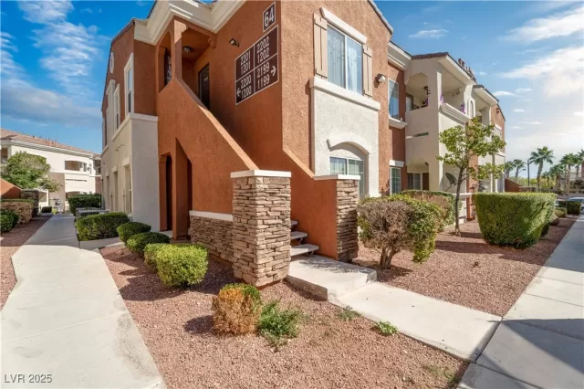 MLS: 2729737 Condo For Sale