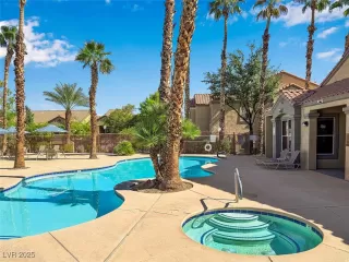 Photo #4: 2729807 Listing