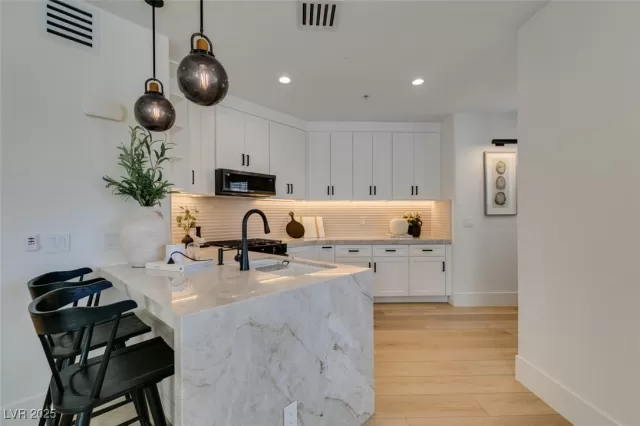 MLS: 2729834 Condo For Sale