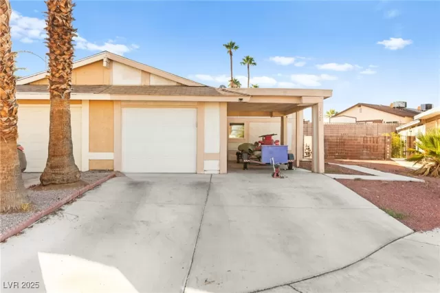 MLS: 2729835 Condo For Sale