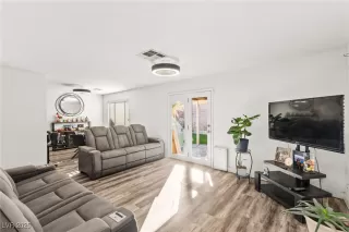 Photo #3: 2729835 Listing 