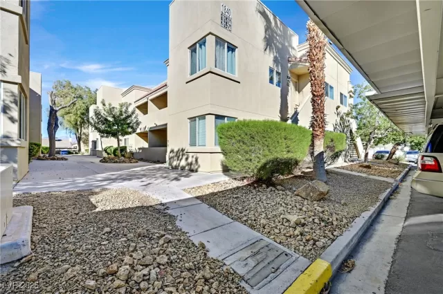 MLS: 2729887 Condo For Sale