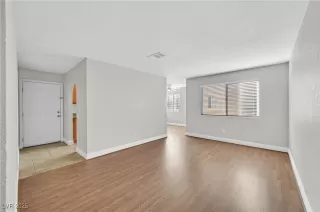 Photo #4: 2729887 Listing