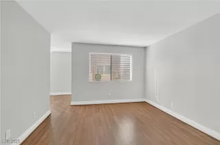 Photo #5: 2729887 Listing