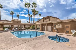 Photo #3: 2729897 Listing