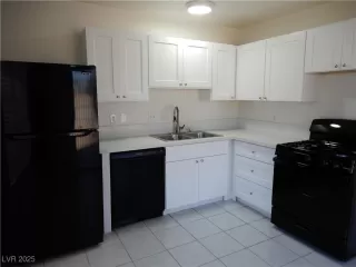 Photo #1: 2729943 Listing 