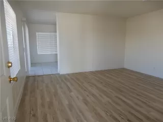 Photo #3: 2729943 Listing 