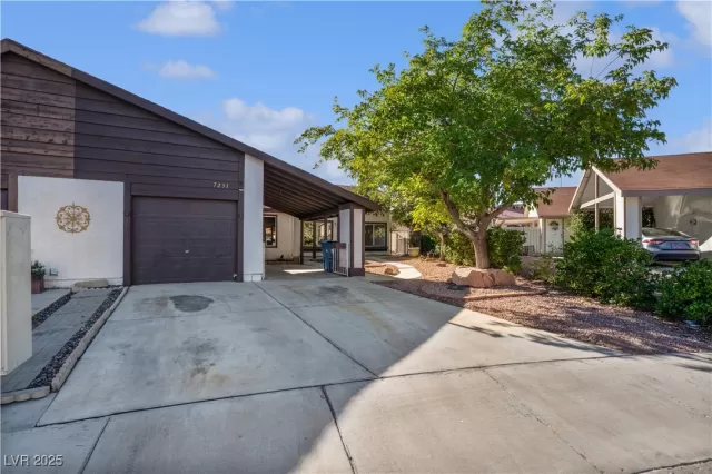 MLS: 2729948 Condo For Sale