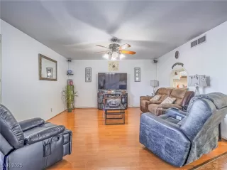 Photo #4: 2729952 Listing