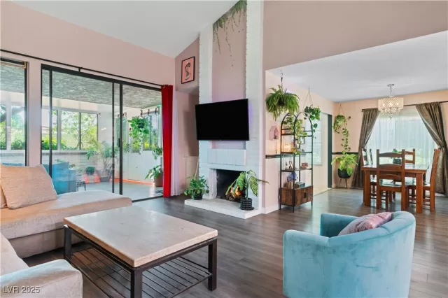 MLS: 2729958 Condo For Sale