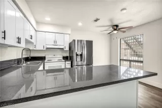 Photo #3: 2729974 Listing