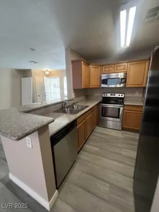 Photo #5: 2729988 Listing 