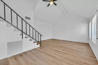 Photo #4: 2730007 Listing 