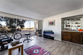 Photo #2: 2730086 Listing