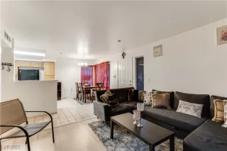 Photo #6: 2730092 Listing