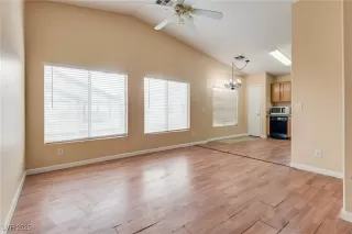 Photo #3: 2730132 Listing