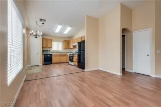 Photo #4: 2730132 Listing