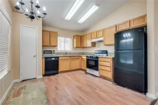Photo #6: 2730132 Listing