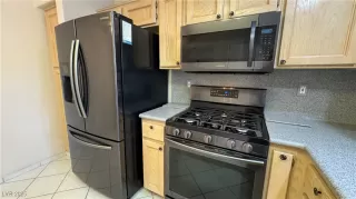 Photo #6: 2730133 Listing 