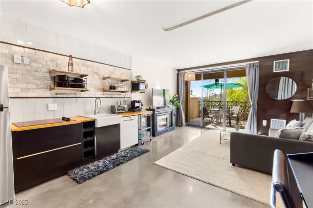 MLS: 2730148 Condo For Sale