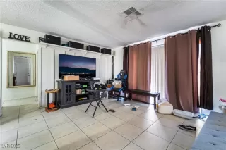 Photo #4: 2730200 Listing