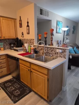 Photo #6: 2730262 Listing