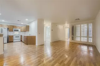 Photo #4: 2730466 Listing