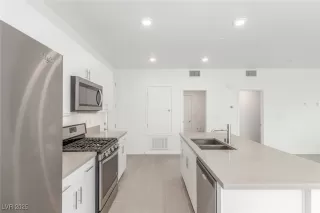 Photo #3: 2730481 Listing