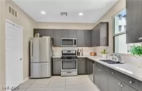 Photo #4: 2730489 Listing