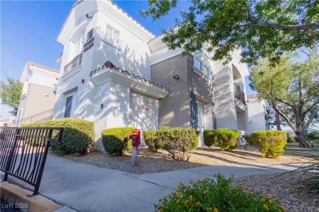 MLS: 2730491 Condo For Sale