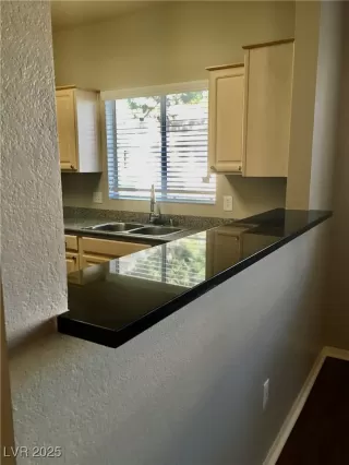 Photo #6: 2730532 Listing 