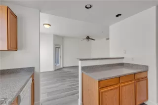 Photo #5: 2730538 Listing