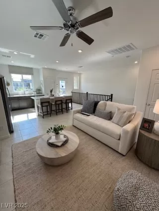 Photo #2: 2730544 Listing