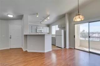Photo #2: 2730556 Listing