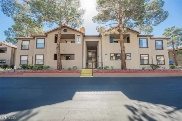 MLS: 2730592 Condo For Sale