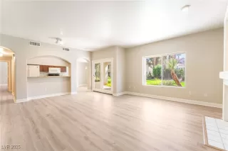 Photo #5: 2730595 Listing