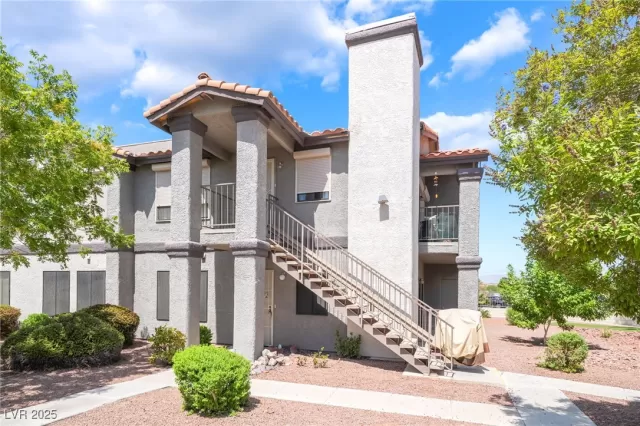 MLS: 2730624 Condo For Sale