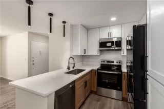 Photo #5: 2730645 Listing